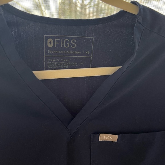 Figs Original Catarina 1 Pocket Scrub Top - Navy - Picture 4 of 4